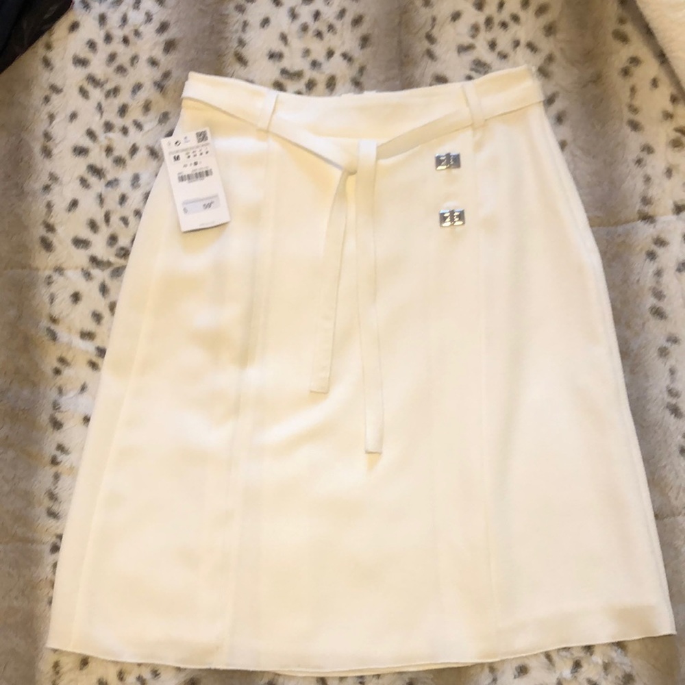 Zara size Med cream skirt.